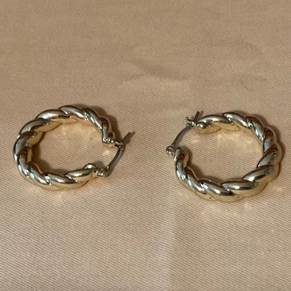 Jewelry - Beautiful Vintage Earrings!
